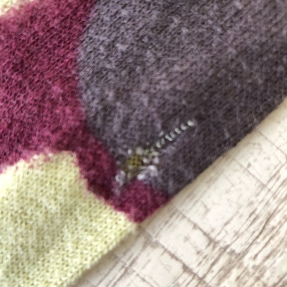 VERA WANG SIMPLY VERA GEOMETRIC DESIGN SWEATER - Picture 11 of 16